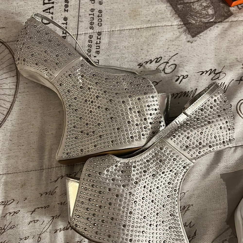 Stone half wedged heels work 1 time has a some stains